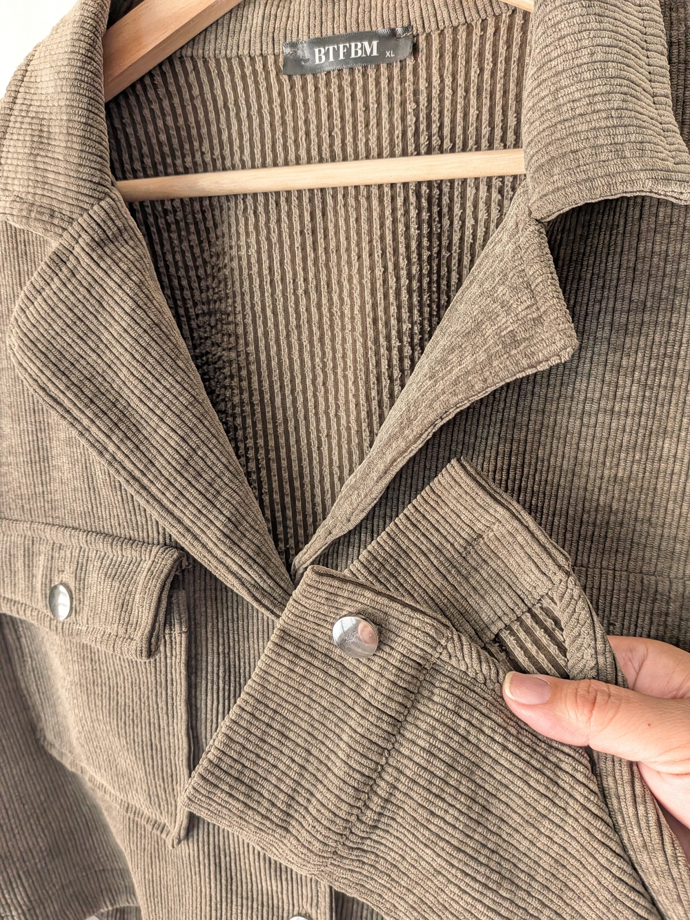 Soft ribbed Cropped Jacket in Taupe - Picture 6 of 8
